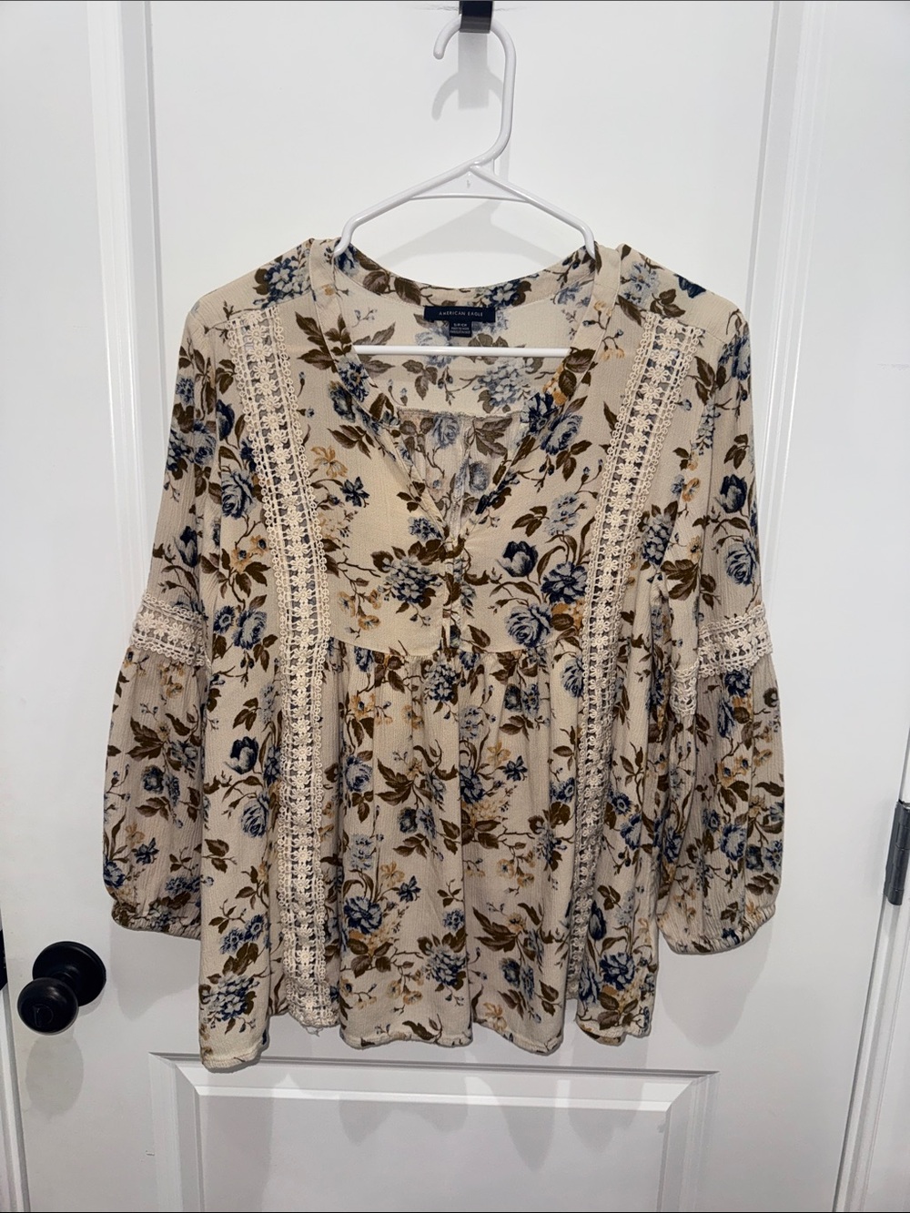 American Eagle Outfitters Beige Floral Lace-Trim Peasant Top - Beige/Blue